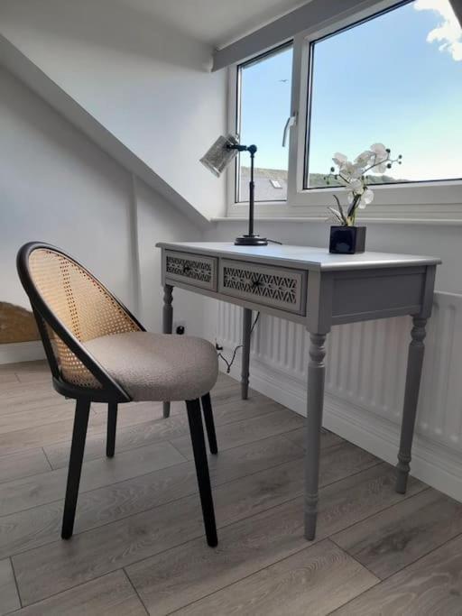 Sea View Cottage In Dorset, Portland Extérieur photo